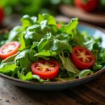 Une salade fraîche et légère : l'accord parfait pour sublimer vos accras de morue